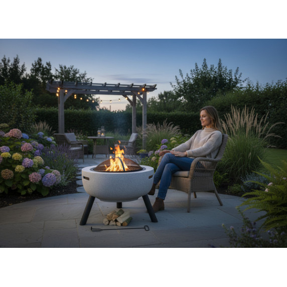 BBQ MEETING Záhradné ohnisko na nožičkách s pokrievkou a kutáčom 60 × 60 × 52 cm