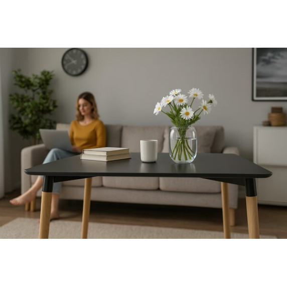 Moderna jedilna miza s črno ploščo in lesenimi nogami – FAT1149 – 120 × 80 cm