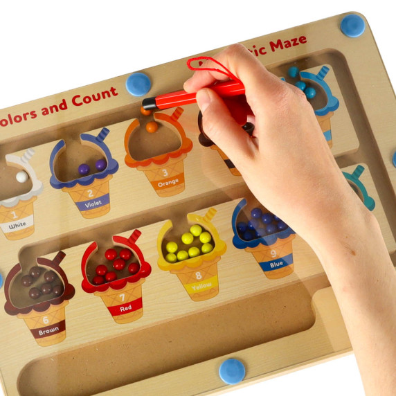 Náučná tabuľa s farebnými kornútmi Inlea4Fun ICE CREAM COLOR SORTING MAZE