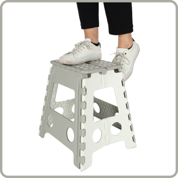 Skladacia stolička s protišmykovým povrchom 39 cm - svetlosivá
