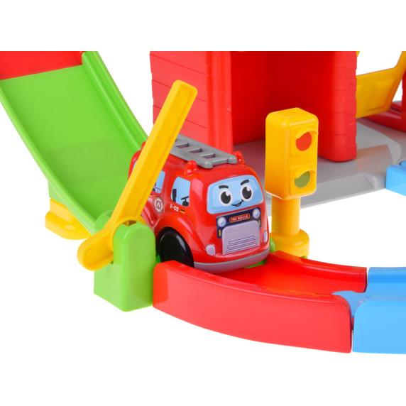 Sada garáže s príjazdovou cestou a hasičským autom BUILDER TRACK FIRE STATION