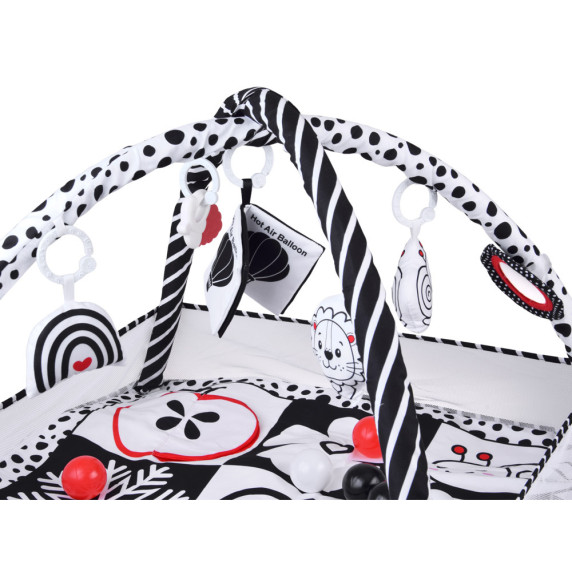 Kontrasztos oktató játszószőnyeg kerítéssel és labdákkal BABY PLAY GYM