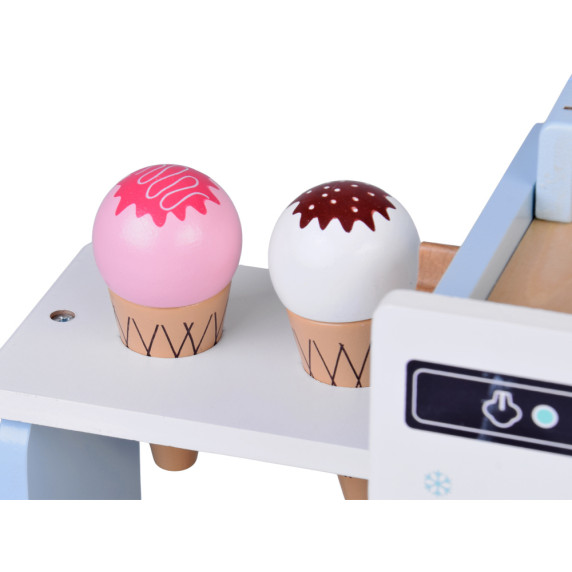 Drevená kaviareň a zmrzlináreň s doplnkami