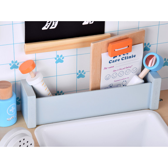 Fa állatorvosi klinika plüsskutyával és kiegészítőkkel Inlea4Fun PET CARE CLINIC