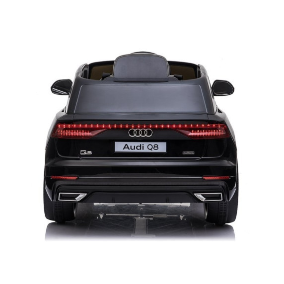 Elektromos kisautó lakkozott AUDI Q8 - fekete