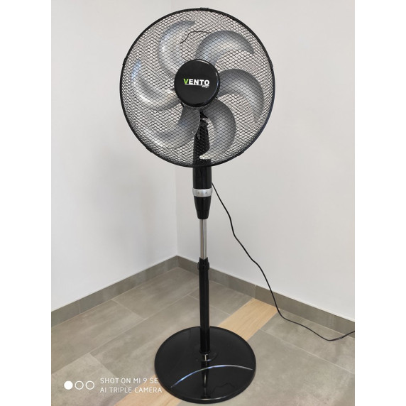 VENTO Domáci stojací ventilátor 40 cm 75W strieborno-čierny